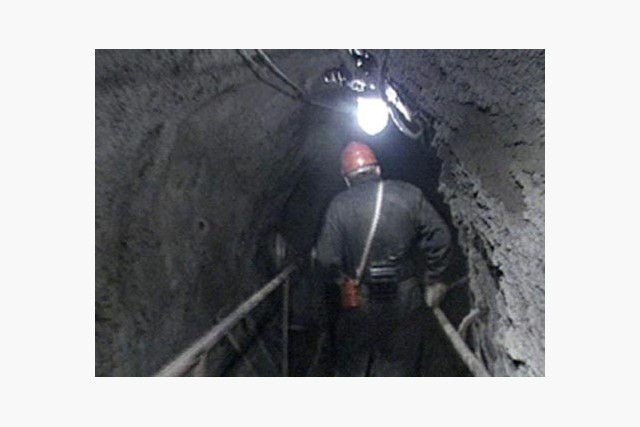 На шахте «Новодзержинская» найдены тела еще двух горняков. Трое вышли живыми. Еще троих ищут