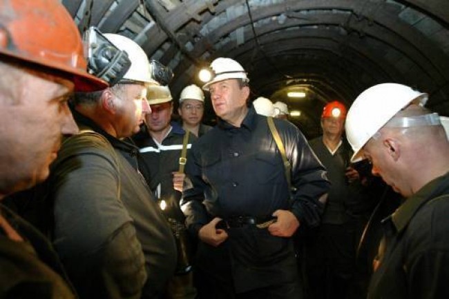 Янукович подписал закон, по которому углепром до конца года получит 1,5 млрд грн