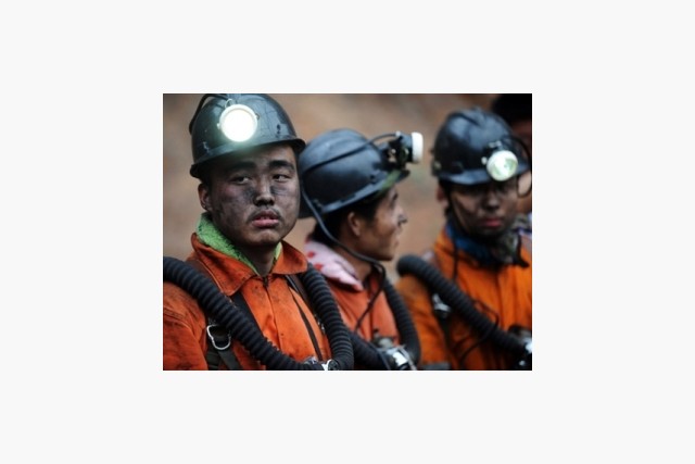 В Восточном Китае два горняка погибли в результате обрушения породы на угольной шахте