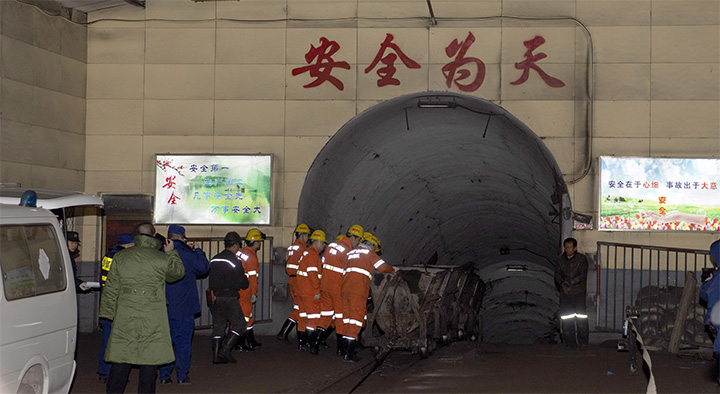 Китай закроет больше трети угольных шахт