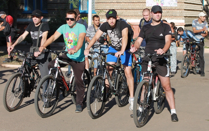 Сотрудники «Краснодонугля» провели велопробег ко Дню шахтера (фото)