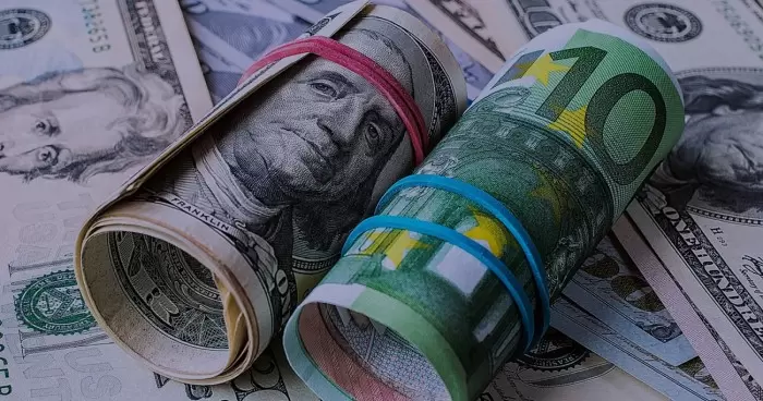 Сегодня доллар и евро снова выросли курс валют на 19 февраля 2024 г