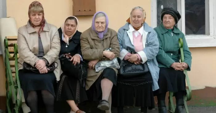 Пенсии в Украине кому из пенсионеров положены доплаты по возрасту и сколько можно получить