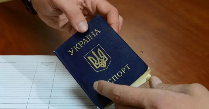 Украина переходит на пластиковые ID-карты паспорта-книжечки уйдут из обращения