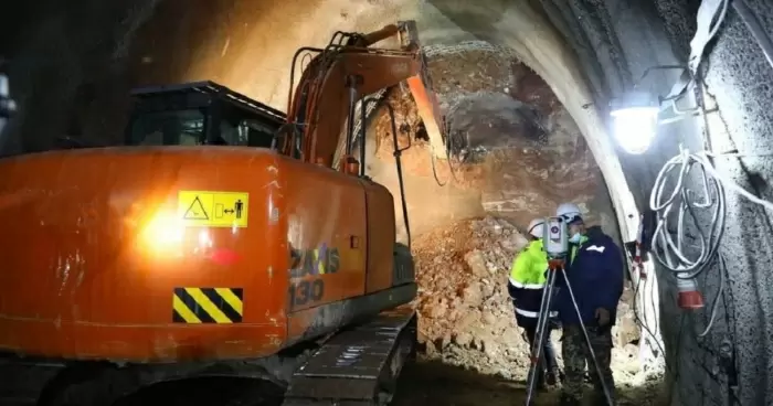 Строители планируют к концу 2009 года пробить в хребте Сихотэ-Алинь штольню Кузнецовского тоннеля