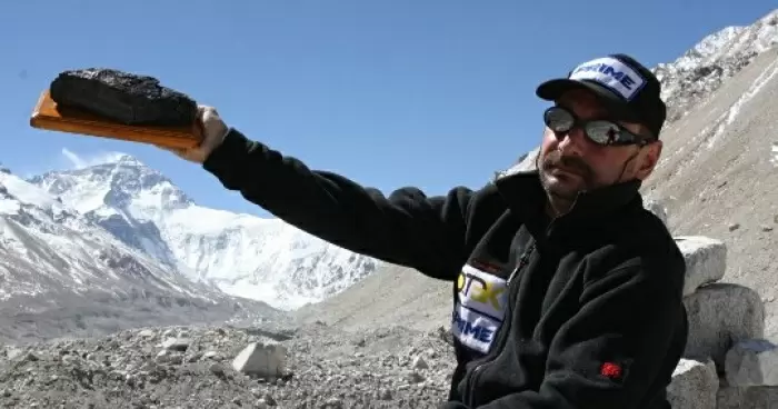 Шахтер покоривший Эверест завтра вернется в Украину