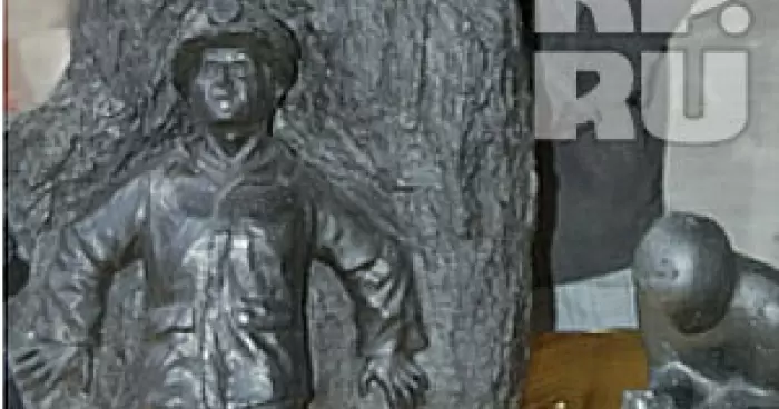 Кузбассовец делает скульптуры из угля