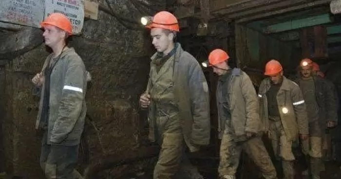 Из донецкой шахты Октябрьский рудник  из-за аварийной ситуации эвакуировали горняков