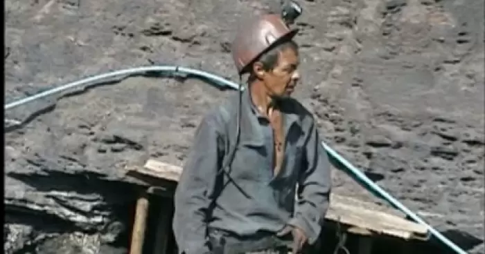 Чёрные копатели в Кузбассе добывали уголь киркой и лопатой