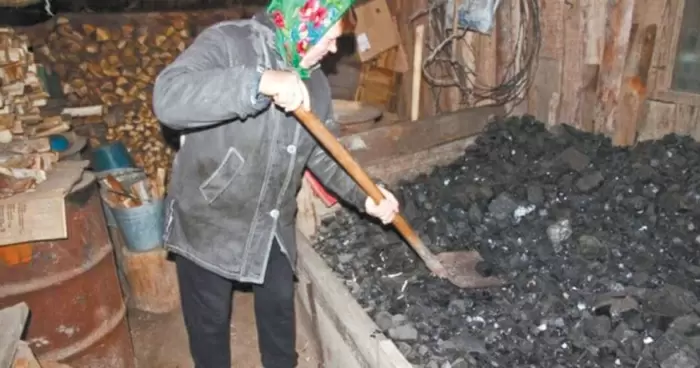 В Луганской области жители шахтерских поселков годами не получают положенного угля для отопления