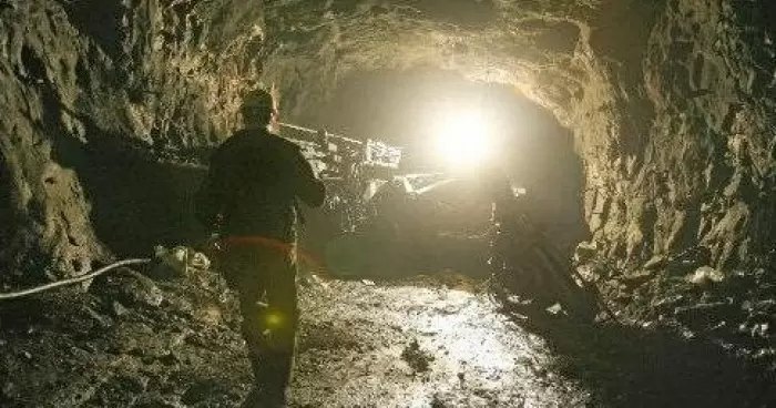 На одной из донецких шахт горняка завалило породой