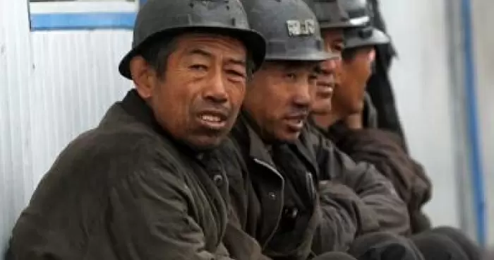 После аварии на китайской шахте удалось спасти 16 горняков еще 4 остаются пропавшими без вести