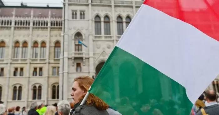 Венгры высказались против ограничений поставок российской нефти угля и древесины