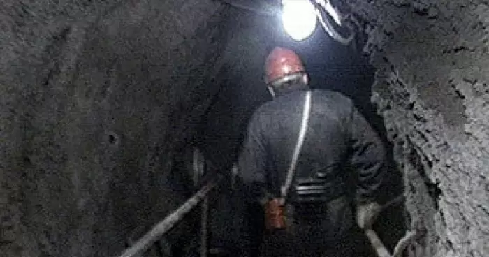 На шахте во Львовской области 14 горняков застряли в подъёмной клетке