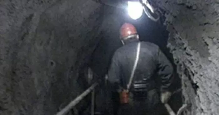 На шахте Новодзержинская найдены тела еще двух горняков Трое вышли живыми Еще троих ищут