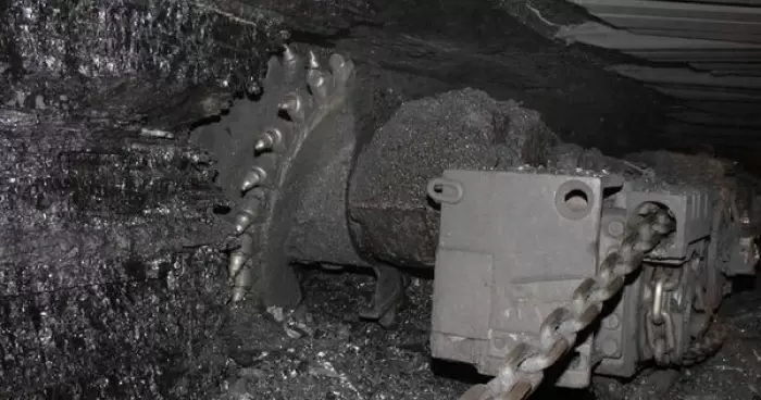 На шахте Артемуголь 4 горняков освободили из-под завалов