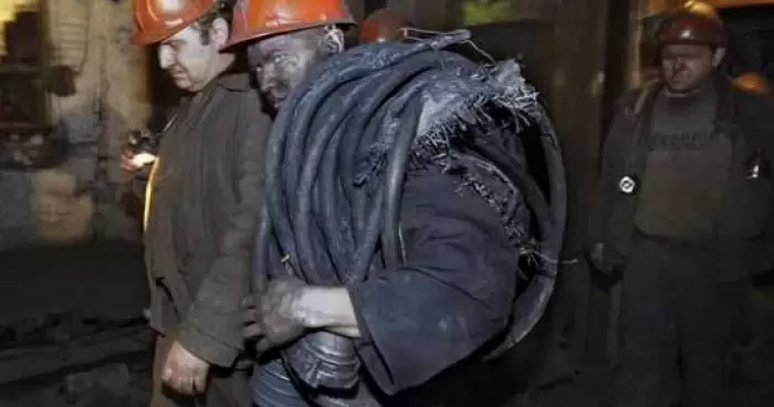 На Луганщине из шахты эвакуировали 125 горняков