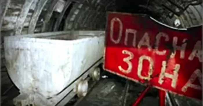 В Луганской области на частной шахте горняка завалило породой