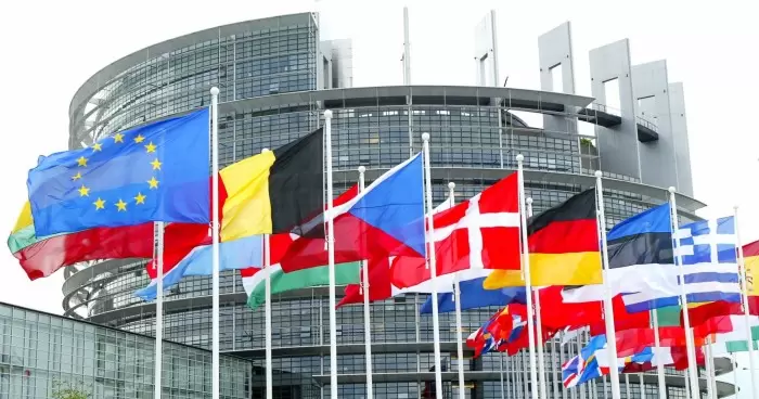 Европарламент продолжил безвизовый режим для Украины и ввел дополнительные торговые ограничения
