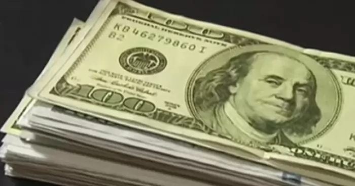 Украинцев хотят заставить сообщать о покупке долларов и евро