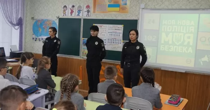 В украинских школах с января начнут дежурить полицейские для обеспечения безопасности детей