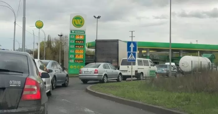Водителям предостерегают цены на топливо на АЗС поднимутся до 60 грн за литр