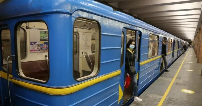 В Киеве начинается возврат денег за проезд в метро каких пассажиров коснется