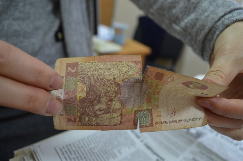 Украинцев предупредили, что некоторые банки и магазины не примут определенные купюры