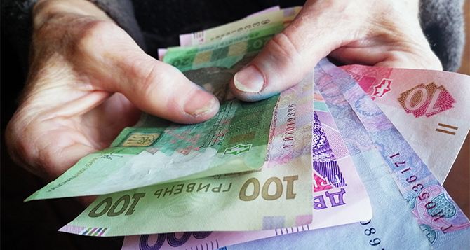 Пенсионерам Украины выплатят 944 грн: условия получения надбавки к пенсии