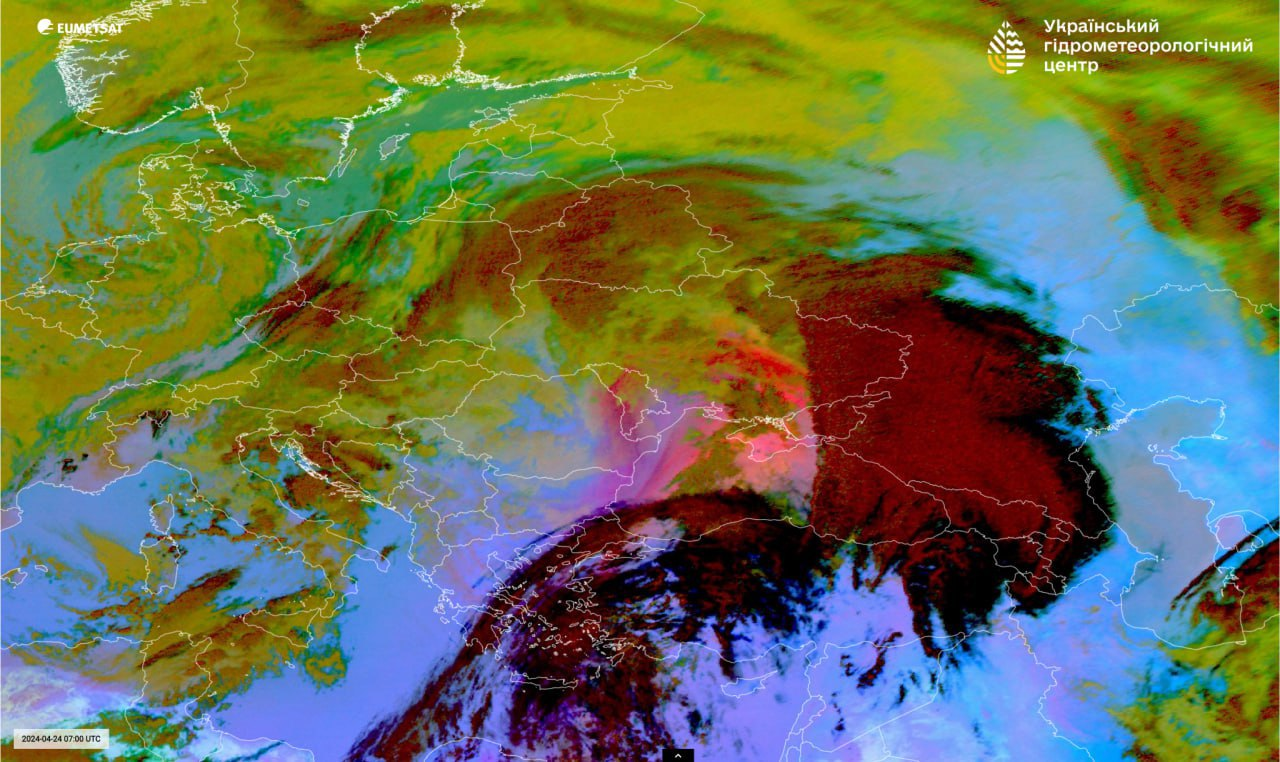 Причина грязных дождей в Украине была объявлена в Гидрометцентре