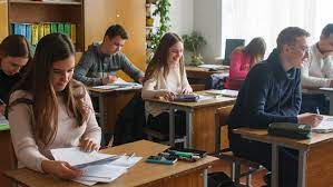 Украина отменяет 11-летнее обучение в школах и направляет половину студентов в ПТУ
