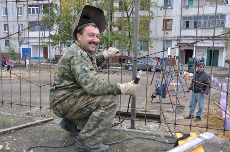 Метинвест продолжает в Краснодоне реализацию проекта «Город – нашими руками» (фото)