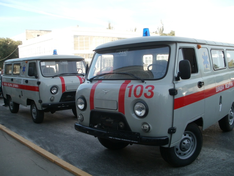 Метинвест купил для Краснодона две машины скорой помощи (фото)