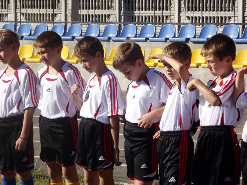 Благодаря «Краснодонуглю» около 80 ребят получили возможность бесплатно заниматься футболом (фото)